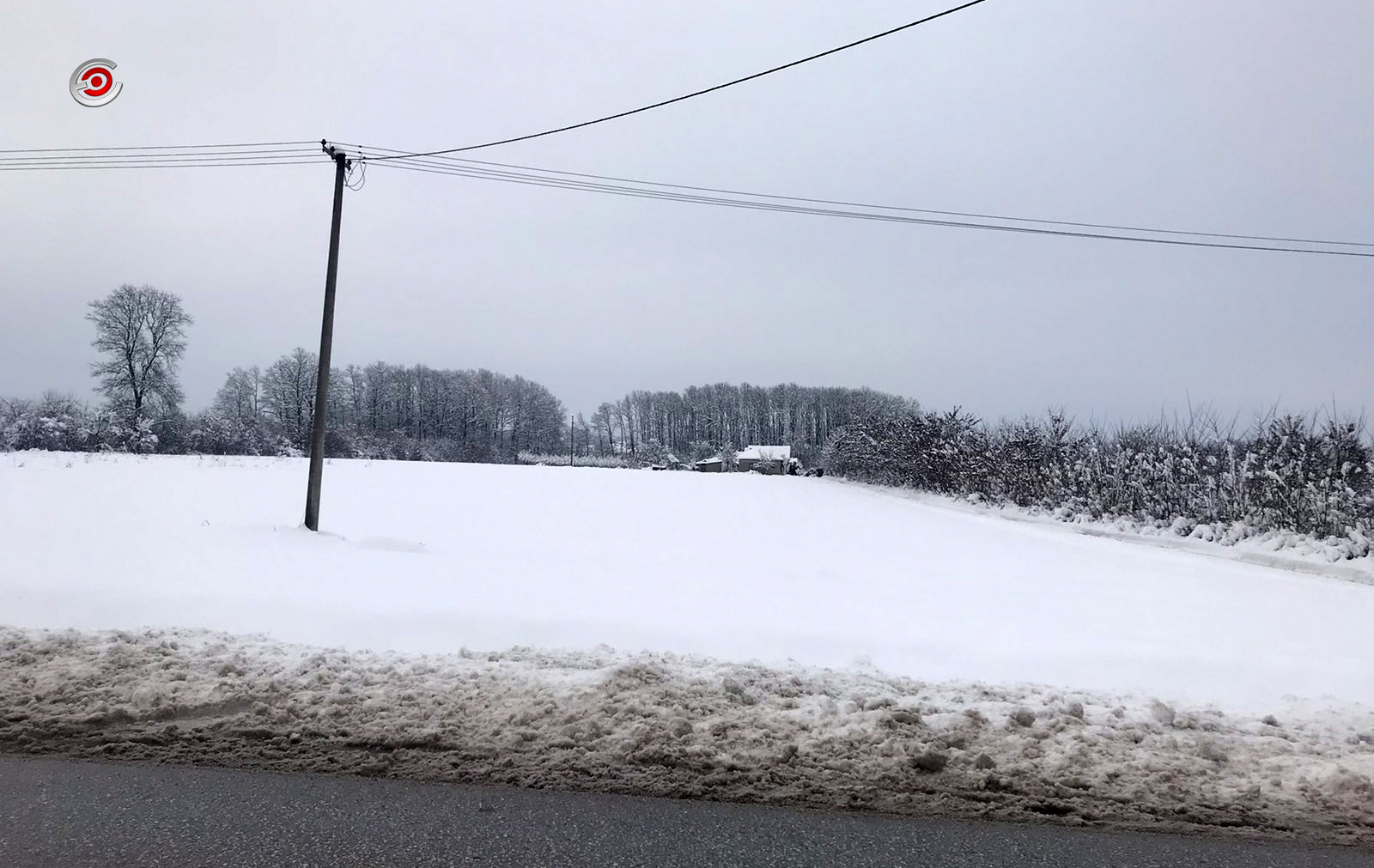 Zbog snega oko 2.000 potrošača u Čačku i Lučanima bez struje