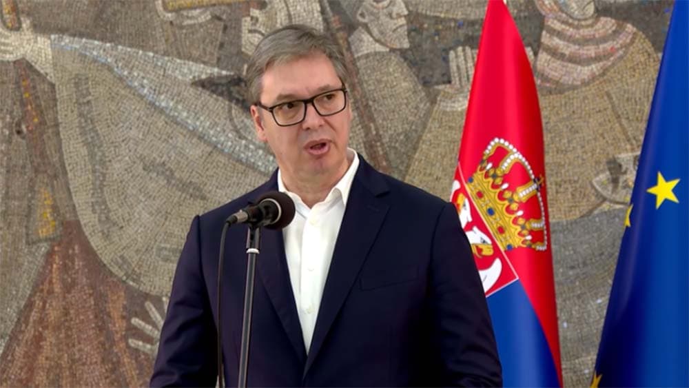 Vučić u kampanju kreće privatnim automobilom, opozicionu studentsku listu naziva "tragikomičnom"