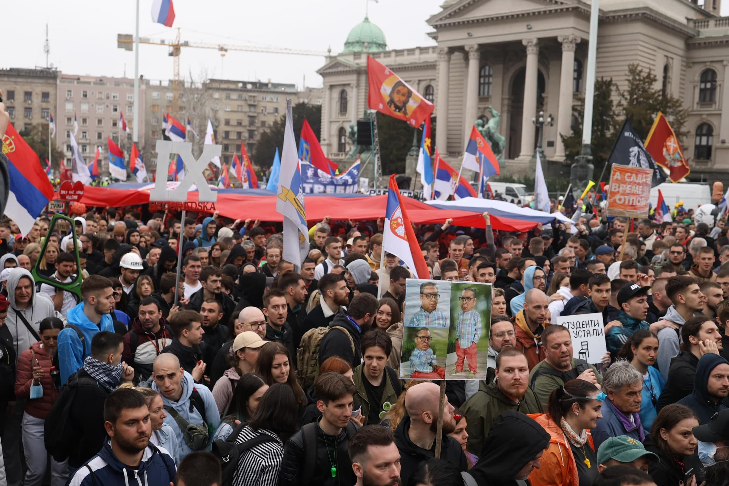 Vlada predložila raspuštanje Skupštine; Studenti u blokadi poručuju - Predsedniče, napokon si nadležan!