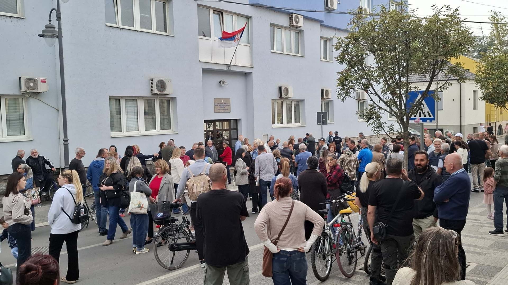 Zbog curenja privatnih podataka pokreću se krivične prijave i tužbe: Podneta prijava MUP-u zbog spiska sa 1.600 Čačana (VIDEO)